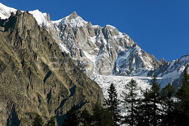 aa041799LE : Depuis le Col Checrouit, Alpes. Europe, CEE, glacier, falaise, C02, C01 arbre, moyenne montagne, paysage (Italie).