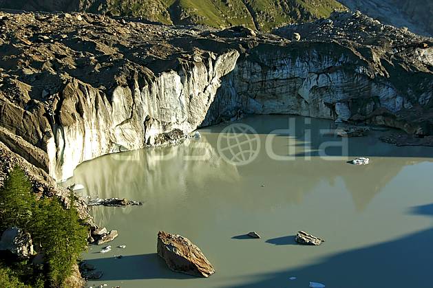 aa042110LE : Depuis le Col Checrouit, lac glaciaire, Alpes. Europe, CEE, glacier, C02, C01 lac, moyenne montagne, paysage (Italie).