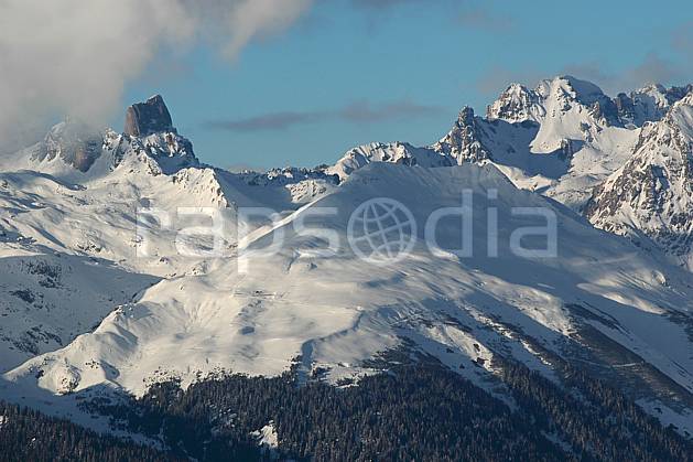 aa043047LE : Depuis La Plagne, Beaufortain, Pierra Menta, Savoie, Alpes. Europe, CEE, C02, C01, vue aérienne, panorama moyenne montagne, paysage (France).