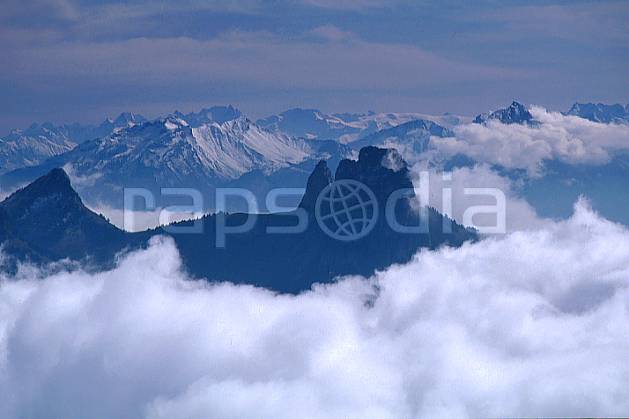 aa0479-12GE les dents de lanfon depuis le parmelan, haute-savoie, Europe, EEC, hazy, escapism, espace, clearness, middle mountain, cloud, landscape, Annecy 2018 (France).