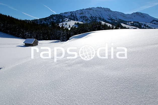 aa050233LE : Paysage de Bavière. Europe, CEE, cabane, C02, C01, poudreuse, solitude, pureté environnement, habitation, moyenne montagne, paysage (Allemagne).