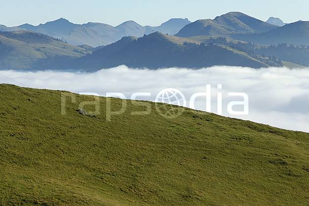 aa055776LE : Alpage, Videmanette, Alpes. Europe, C02, C01, herbe, alpage, vallée, panorama moyenne montagne, nuage, paysage (Suisse).