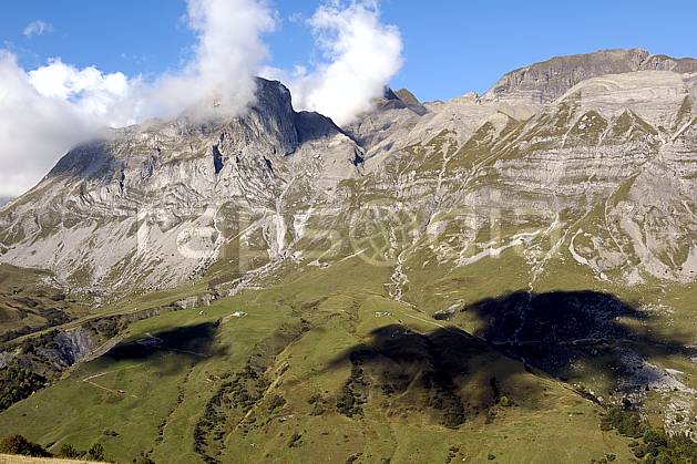 aa055787LE : Les Aravis depuis Croisse Baulet, Haute-Savoie, Alpes. Europe, CEE, alpage, C02, C01, falaise moyenne montagne, paysage, Annecy 2018 (France).