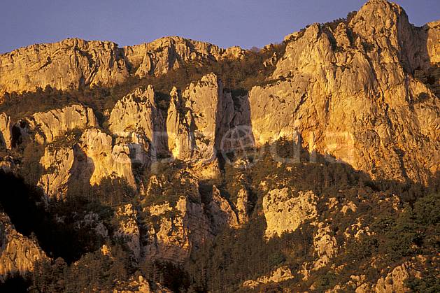 aa0580-20LE : Falaises dans le Verdon, Var. Europe, CEE, falaise, C02, C01, coucher de soleil moyenne montagne, paysage (France).