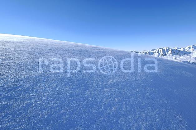 aa060528LE : Champs de neige fraîche, Les Arcs, Savoie, Alpes. Europe, CEE, poudreuse, C02, C01, pureté moyenne montagne, paysage (France).