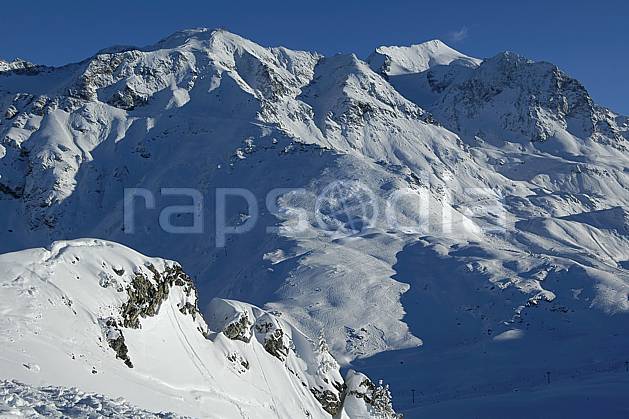 aa060541LE : Les Arcs, Savoie, Alpes. Europe, CEE, C02, C01, chaine de montagnes, station de ski haute montagne, moyenne montagne, paysage (France).