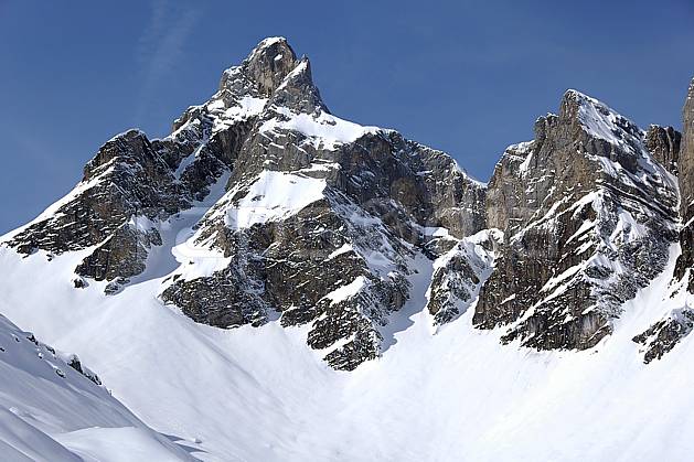 aa060937LE : Pointe Percée, Aravis, Haute-Savoie, Alpes. Europe, CEE, falaise, C02, C01 moyenne montagne, paysage, Annecy 2018 (France).