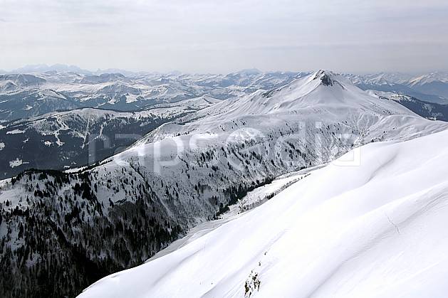 aa060966LE : Croisse Baulet depuis les Quatre Têtes, Aravis, Haute-Savoie, Alpes. Europe, CEE, panorama, chaine de montagnes, mauvais temps, C02, C01 moyenne montagne, paysage, Annecy 2018 (France).