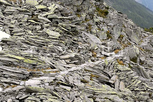 aa062493LE : Sentier au Montenvers, Grand Balcon Nord, vallée de Chamonix, Massif du Mont Blanc, Haute-Savoie, Alpes. Europe, EEC, footpath, stone tight shot, middle mountain, landscape, Annecy 2018 (France).