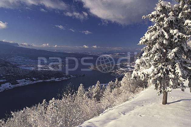 aa0696-26LE : Col de la Forclaz, Annecy, Haute-Savoie, Alpes. Europe, CEE, sapin, C02, C01 arbre, lac, moyenne montagne, paysage, Annecy 2018 (France).