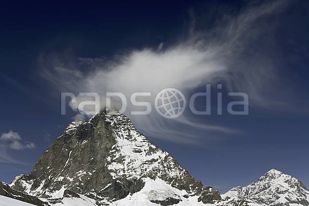 aa070361LE : Le Cervin vu depuis les pistes de ski de Zermatt, Alpes. Europe, falaise, C02 moyenne montagne, nuage, paysage (Suisse).