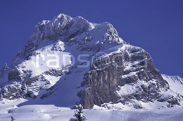 aa0719-35LE : Pointe Perçée, Aravis, Haute-Savoie, Alpes. Europe, CEE, ciel bleu, falaise, C02, C01 moyenne montagne, paysage, Annecy 2018 (France).