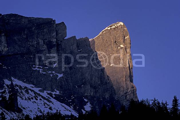 aa0879-19LE : Le Marteau, Servoz, Haute-Savoie, Alpes. Europe, CEE, ciel bleu, falaise, C02, C01 moyenne montagne, paysage, Annecy 2018 (France).