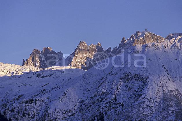 aa0879-21LE : Aiguilles de Chamonix, Haute-Savoie, Alpes. Europe, CEE, ciel bleu, chaine de montagnes, C02, C01 moyenne montagne, paysage, Annecy 2018 (France).