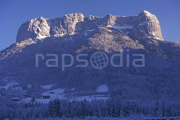 aa0886-12LE : Pertuis, Tête à Turpin, Haute-Savoie, Alpes. Europe, CEE, ciel bleu, C02, C01 arbre, forêt, moyenne montagne, paysage, Annecy 2018 (France).