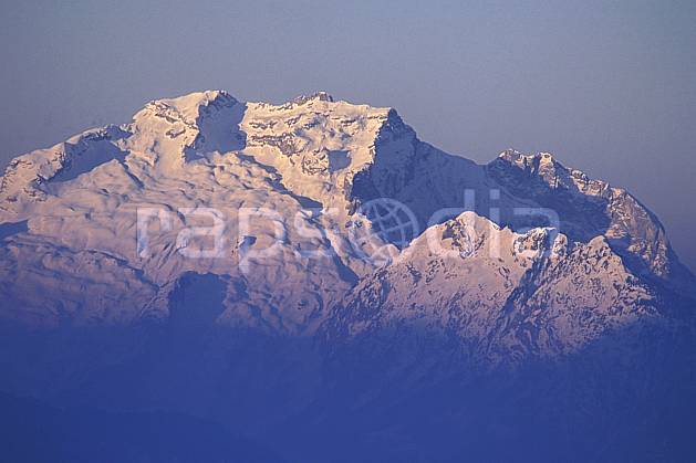 aa0916-25LE : La Tournette, Haute-Savoie, Alpes. Europe, CEE, ciel voilé, coucher de soleil, C02, C01 moyenne montagne, paysage, Annecy 2018 (France).