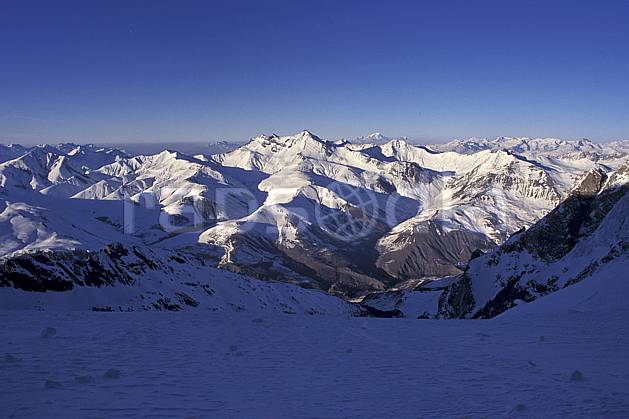 aa0919-33LE : Montagnes en hiver, Alpes. Europe, CEE, ciel bleu, chaine de montagnes, C02, C01, aurore moyenne montagne, paysage (France).