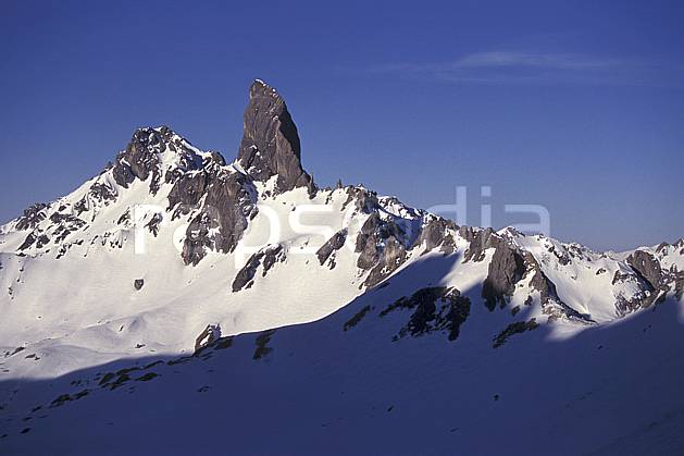 aa1180-28LE : Pierra Menta, Col du Bresson depuis le Refuge de Presset , Beaufortin, Savoie, Alpes. Europe, CEE, ciel bleu, pic, C02, C01 moyenne montagne, paysage (France).