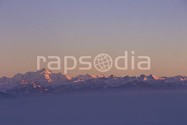 aa1248-23LE : Massif du Mont Blanc depuis le col de la Faucille, Haute-Savoie, Alpes. Europe, CEE, panorama, chaine de montagnes, coucher de soleil, C02, C01 haute montagne, moyenne montagne, nuage, paysage, soleil, Annecy 2018 (France).