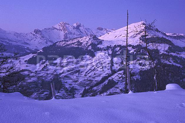 aa2106-33LE : Grand Bornand et Mont Lachat, Aravis, Haute-Savoie, Alpes. Europe, CEE, ciel bleu, coucher de soleil, C02, C01 moyenne montagne, paysage, Annecy 2018 (France).