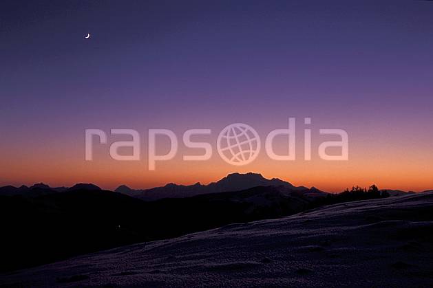 aa2106-34LE : Massif de la Tournette, Haute-Savoie, Alpes. Europe, CEE, coucher de soleil, espace, pureté, C02, C01 lune, moyenne montagne, paysage, textures et fonds, Annecy 2018 (France).