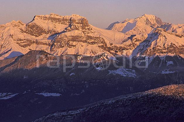 aa2107-18LE : Tournette, Mont Blanc depuis le Semnoz, Haute-Savoie, Alpes. Europe, CEE, coucher de soleil, C02, C01 moyenne montagne, paysage, Annecy 2018 (France).