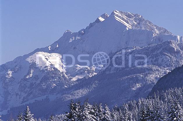 aa2127-01LE : Jallouvre face nord/ouest, Haute-Savoie, Alpes. Europe, CEE, ciel bleu, sapin, C02, C01 forêt, moyenne montagne, paysage, Annecy 2018 (France).