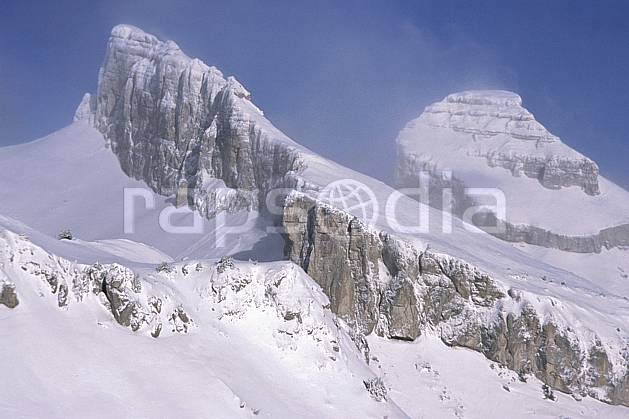 aa2327-29LE : Leysin, Tour d'Aï (gauche) et Tour de Mayen (dte), Alpes. Europe, barre rocheuse, falaise, C02, C01 moyenne montagne, paysage (Suisse).