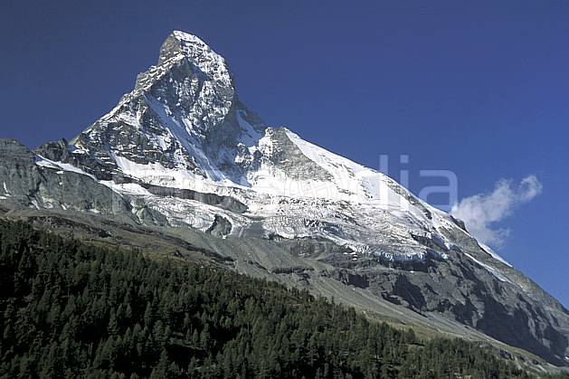 aa2531-30LE : Le Cervin, Alpes. Europe, ciel bleu, falaise, glacier, C02, C01 arbre, moyenne montagne, paysage (Suisse).