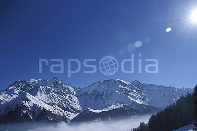 aa3122-10LE : Mont Blanc, Aiguille du Goûter, Dômes de Miage, Bionassay, Haute-Savoie, Alpes. Europe, CEE, chaine de montagnes, brouillard, C02, C01 moyenne montagne, paysage, soleil, Annecy 2018 (France).