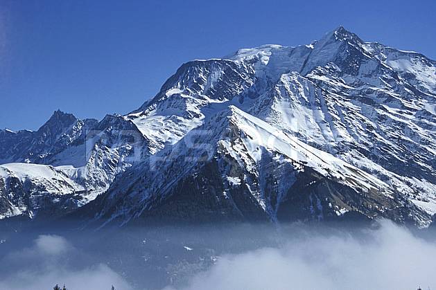 aa3122-11LE : Massif du Mont Blanc, Haute-Savoie, Alpes. Europe, CEE, brouillard, C02, C01 moyenne montagne, paysage, Annecy 2018 (France).