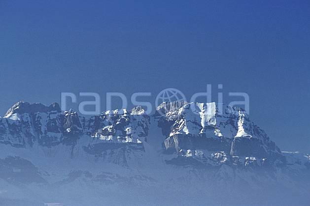 aa3122-16LE : Aravis, Pointe de Bella Cha, Tour d'Areu, Haute-Savoie, Alpes. Europe, CEE, chaine de montagnes, brouillard, C02, C01 moyenne montagne, paysage, Annecy 2018 (France).