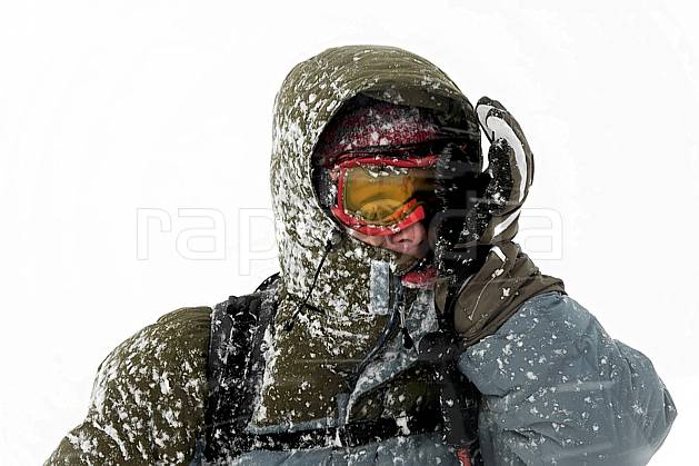 ab053487GE ski dans le mauvais temps, snowshoeing, on piste skiing, ski mountaineering, off piste skiing, snowboarding, Europe, EEC, sport, leisure, action, randonnée, snowshoeing, mountain sport, ski, bad weather, mask, hurricane, man, people (Norway).