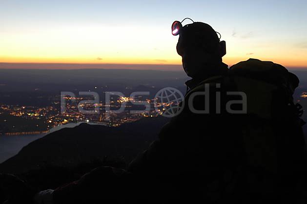 ab055140GE lampe frontale, dents de lanfon, vue sur annecy, haute-savoie, Europe, EEC, night, light, town, aerial view, sunset, bivouac, man, lake, middle mountain, landscape, people, sun, Annecy 2018 (France).