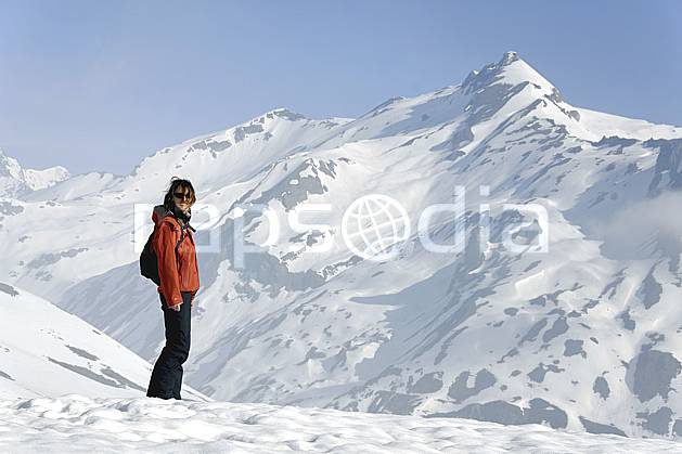 ab062116GE mont ouille under col du petit saint bernard, alpes grées, alpes, hiking, Europe, EEC, sport, leisure, action, mountain sport, woman, middle mountain, landscape, people (Italy).