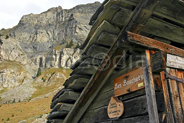 ae042679LE : Les Bouchets, Beaufortain, Savoie, Alpes. Europe, CEE, cabane, C02, C01 environnement, gros plan, habitation, moyenne montagne, patrimoine (France).