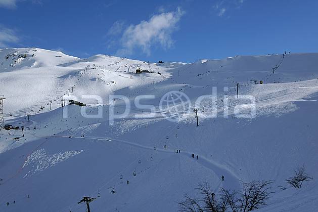 ae054602LE : Cerro Catedral, Bariloche, Patagonie. ski de piste Amérique du sud, Amérique Latine, Amérique, sport, loisir, action, glisse, sport de montagne, sport d'hiver, ski, station de ski, téléski, piste, C02, C01 environnement, moyenne montagne, paysage, voyage aventure (Argentine).