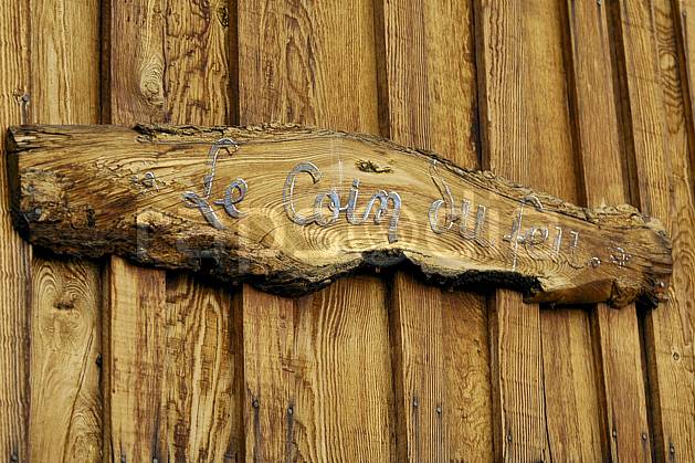ae055795LE : Croisse Baulet. Europe, CEE, porte, signalisation, C02, C01 environnement, moyenne montagne (France).