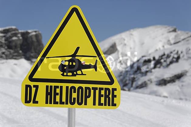 ae061065LE : Signalisation DZ hélicoptère, Avoriaz, Haute-Savoie, Alpes. Europe, CEE, station de ski, panneau, signalisation, C02, C01 environnement, moyenne montagne, Annecy 2018 (France).