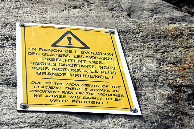 ae062778LE : Panneau d'indication danger, Mer de Glace, Chamonix, Haute-Savoie, Alpes. Europe, CEE, signalisation, C02, C01 environnement, moyenne montagne, Annecy 2018 (France).