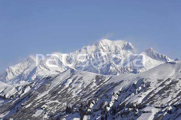 ae070017LE : Le Mont Blanc vu depuis Arêches, Beaufortain, Alpes. Europe, CEE, vent, chaine de montagnes, panorama, C02 environnement, moyenne montagne, paysage (France).