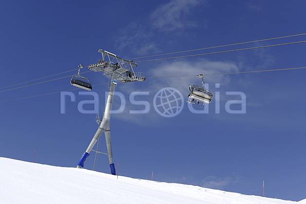 ae070375LE : Remontées mécaniques et télésiège à Zermatt, Alpes. ski de piste Europe, sport, loisir, action, glisse, sport de montagne, sport d'hiver, ski, piste de ski, C02 environnement, moyenne montagne (Suisse).