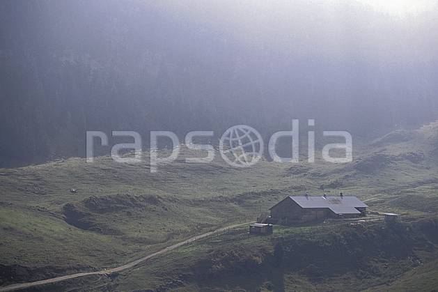 ae0849-26LE : Chalet d'Ablon, Haute-Savoie, Alpes. Europe, CEE, cabane, brouillard, ferme, C02, C01 environnement, habitation, moyenne montagne, patrimoine, Annecy 2018 (France).