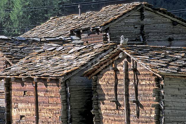 ae2532-36LE : Hameau de Zmutt près de Zermatt, Haute Route Chamonix / Zermatt, Alpes. Europe, cabane, pierre, ardoise, C02, C01 environnement, habitation, moyenne montagne, patrimoine (Suisse).