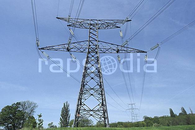 ae2860-35LE : Lignes électriques très haute tension. Europe, CEE, pilone, C02, C01 environnement, paysage (France).