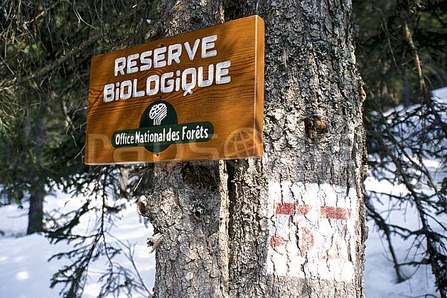 ae3001-04LE : Pancarte ONF, Alpes. Europe, CEE, signalisation, signalisation, marquage, C02, C01 arbre (France).