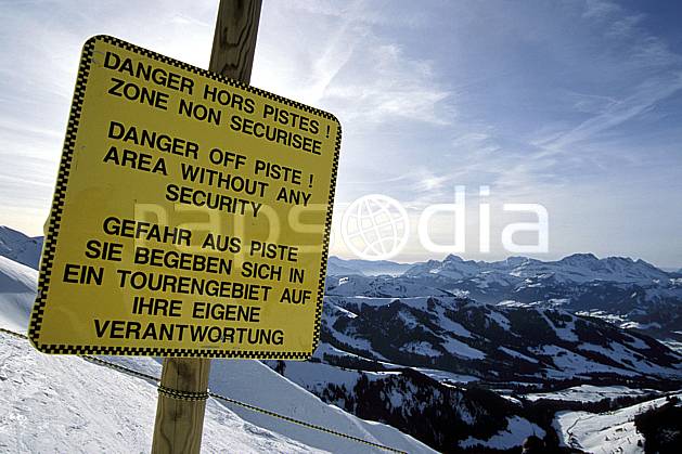 ae3122-09LE : Panneau indicateur, Signalisation des pistes. Europe, CEE, panneau, risque, avalanche, C02, C01 environnement, moyenne montagne, paysage (France).