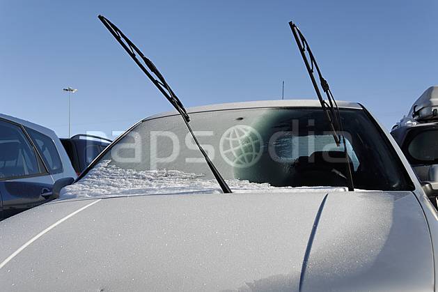 af061047LE : Givre sur un pare-brise. Europe, CEE, parking, voiture, givre, C02, C01 environnement, moyenne montagne, transport (France).
