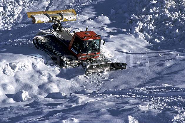 af0712-30LE : Engin de damage. Europe, CEE, chenillette, avalanche, C02, C01 moyenne montagne, transport (France).