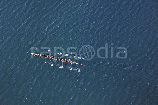 af0740-05LE : Aviron sur le lac d'Annecy, Haute-Savoie, Alpes. Europe, CEE, aviron, bateau, vue aérienne, C02, C01 environnement, groupe, lac, personnage, transport, Annecy 2018 (France).
